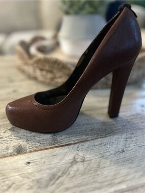 Dolce Vita Brown Round-Toe High Heel Pumps